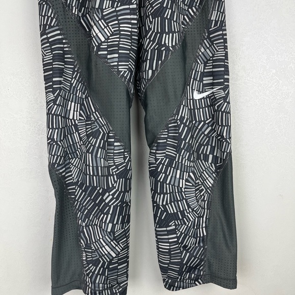 Nike Pro Hypercool Drift Capri Leggings Gray White Mid Rise Athletic Small - Picture 5 of 12